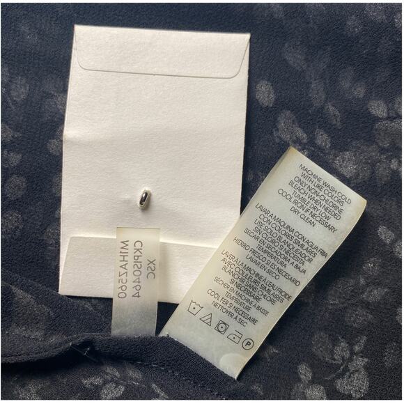 Calvin Klein Small Floral Mock Neck Ruffle Sleeve Blouse Black White - Picture 12 of 12